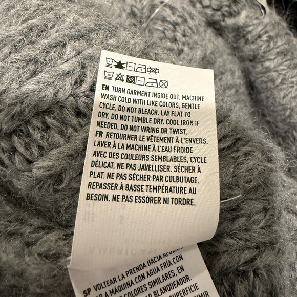 American Eagle Outfitters Gray V-Neck Sweater Vest - Picture 6 of 6